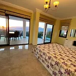 - Luxux - Rooftop - Terrasse - Whirlpool - Pool Vilă